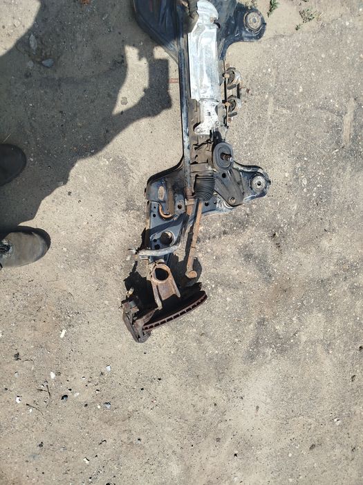 Продам подрамник на гольф 4