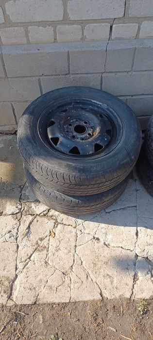 Шини з дисками Ауді 100 с3. (фольксваген)