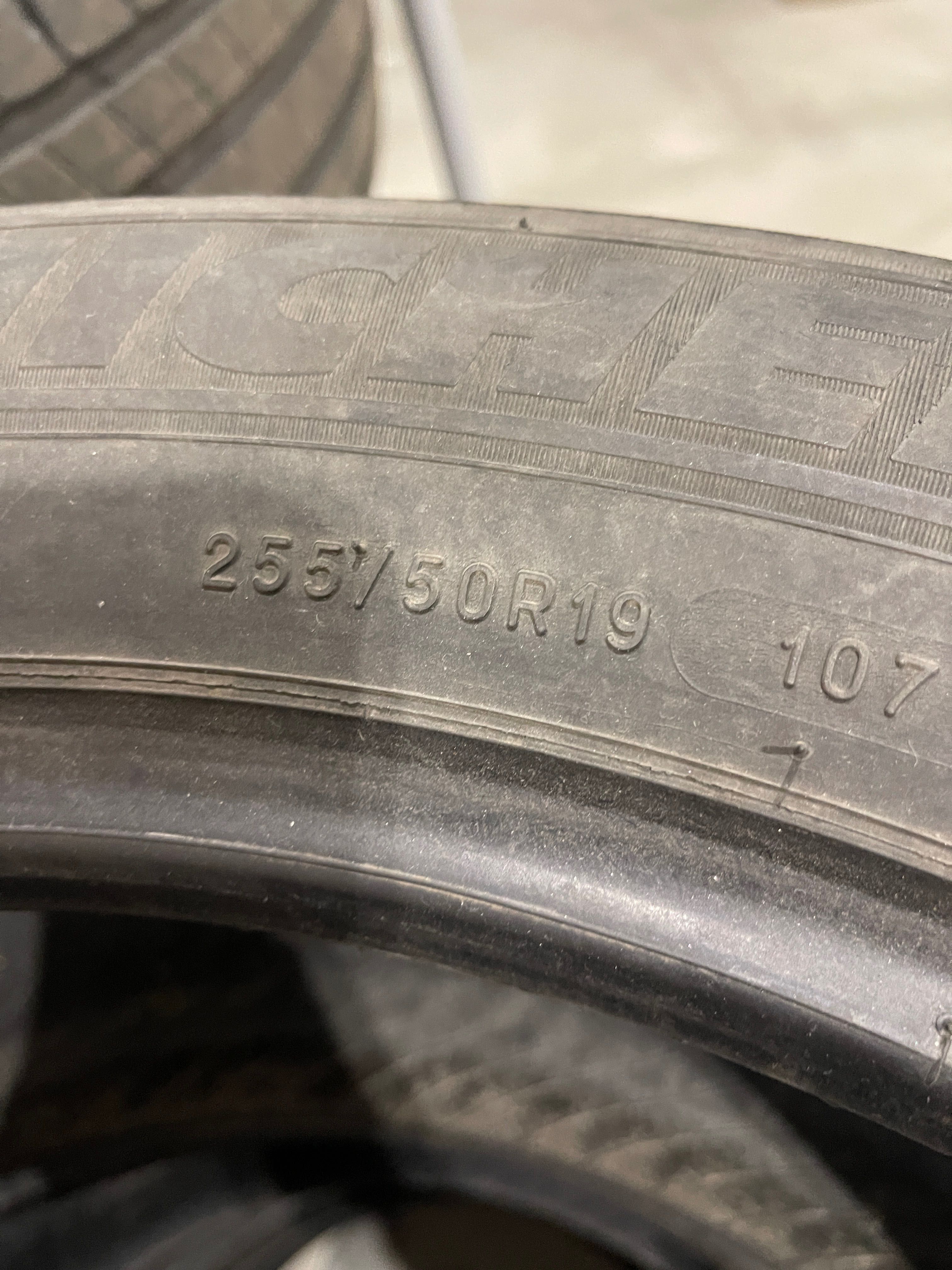 [Michelin Alpin] Зимова гума - 255 / 50 / R19 (шини, резина)