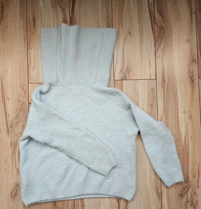 Błękitny golf gruby sweter