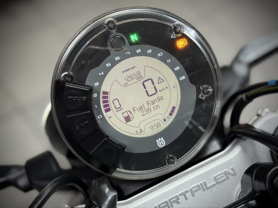 HUSQVARNA SVARTPILEN 125