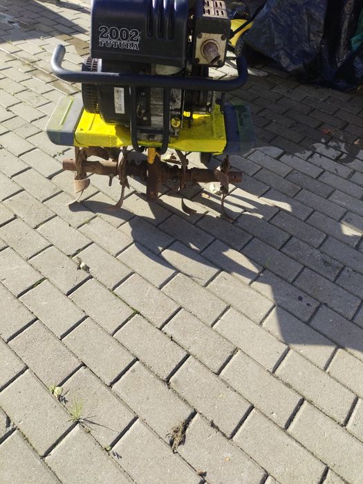 Glebogryzarka z silnikiem Kawasaki 5KM i napędem do przodu i wstecznym