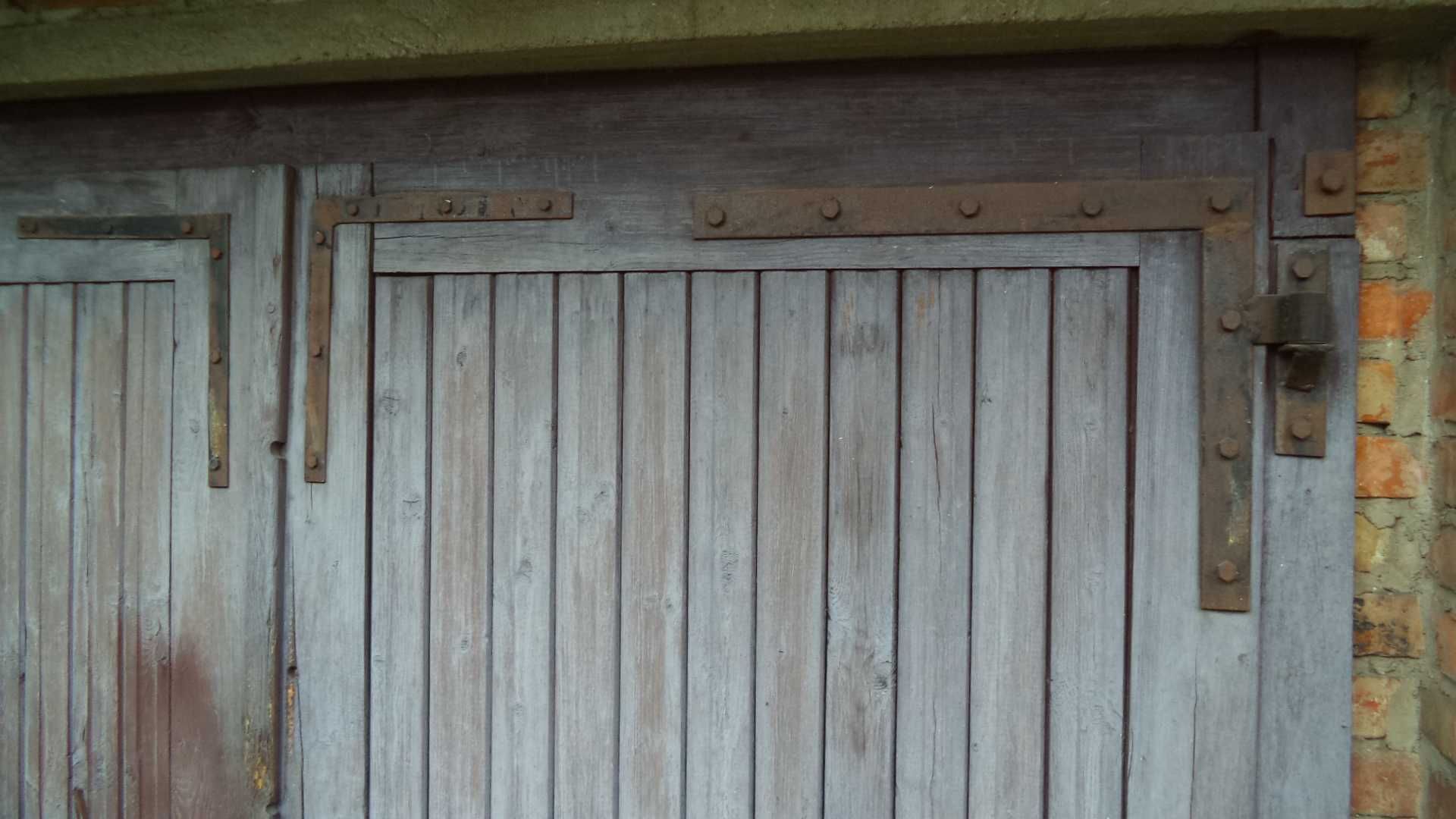 Brama garażowa drewniana używana