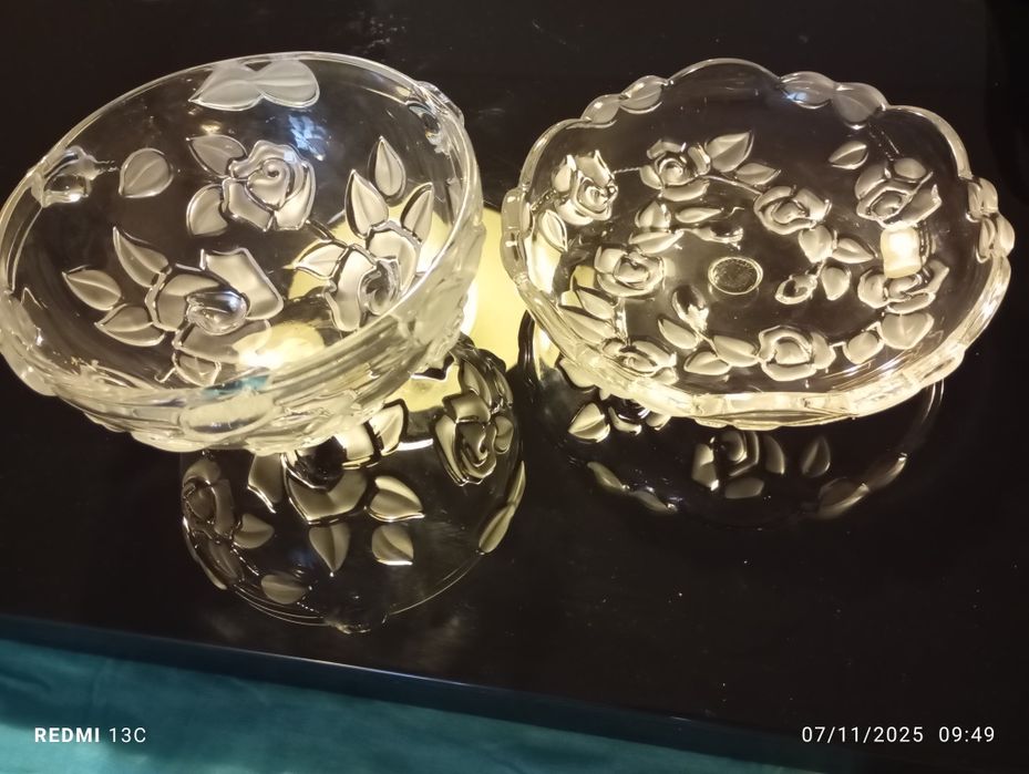 Taças de vidro com relevo