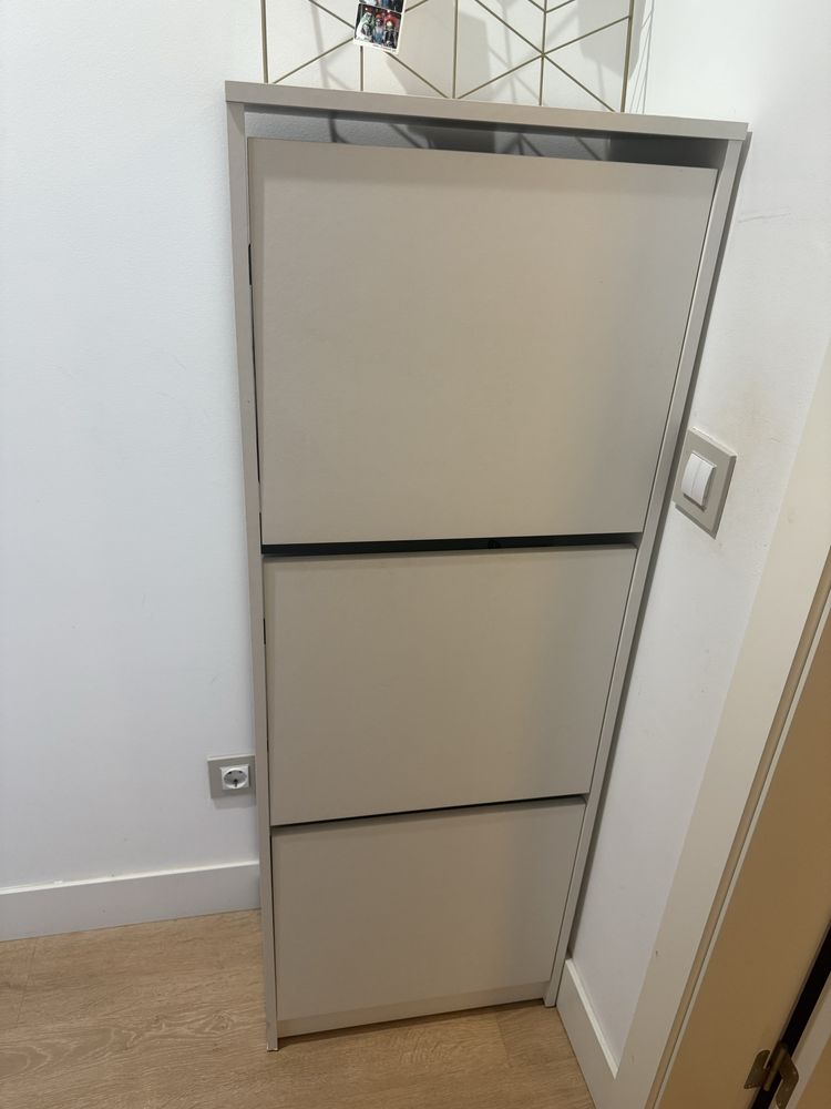 Sapateira ikea bom estado