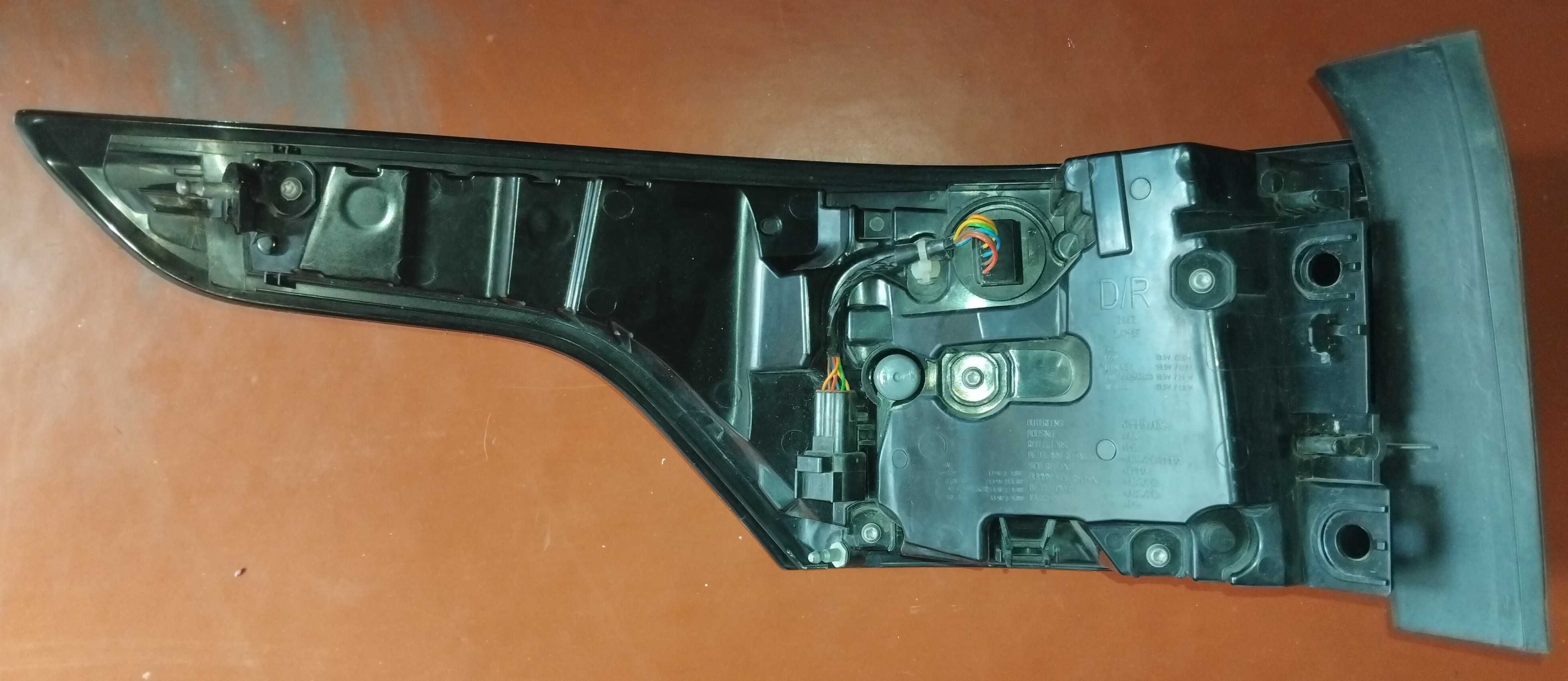 range rover sport 2 задня права фара fr26620204
