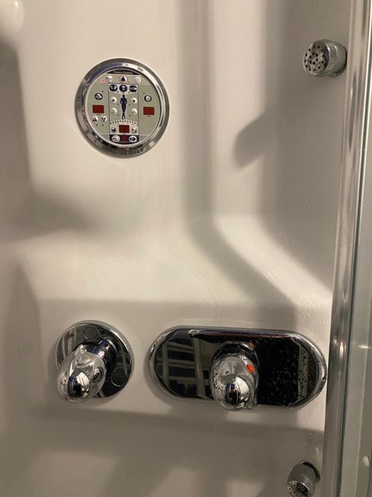 Kabina prysznicowa z hydromasażem i sauną