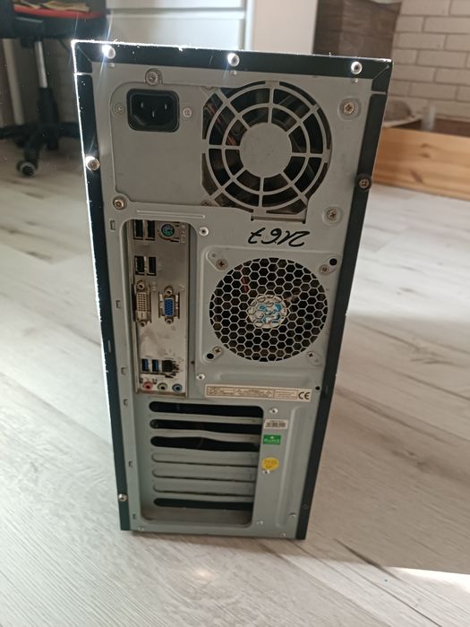 AMD A8-7600 Radeon R7,  Cores 4C+6G  3.10 GHz 8GB ram 120ssd+500hdd