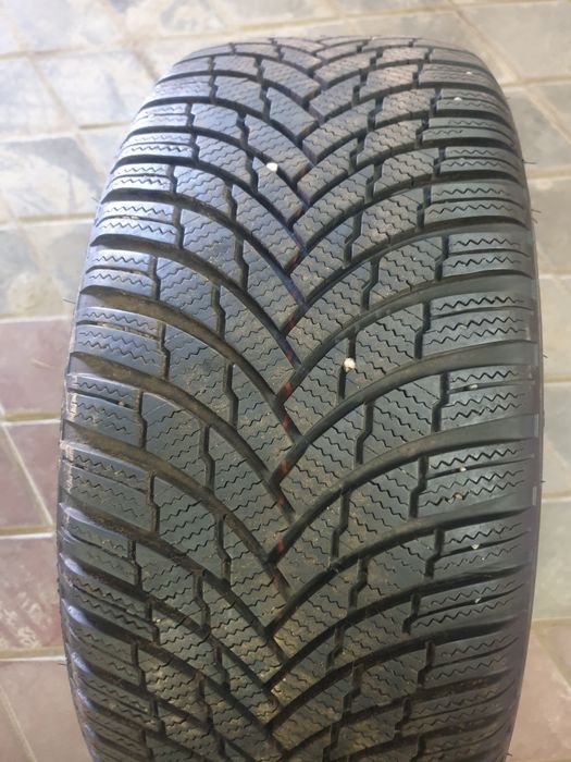 Продам зимову резину 235/45 R18 Firestone Winterhaw 4 (22-23р.в.) 8мм.