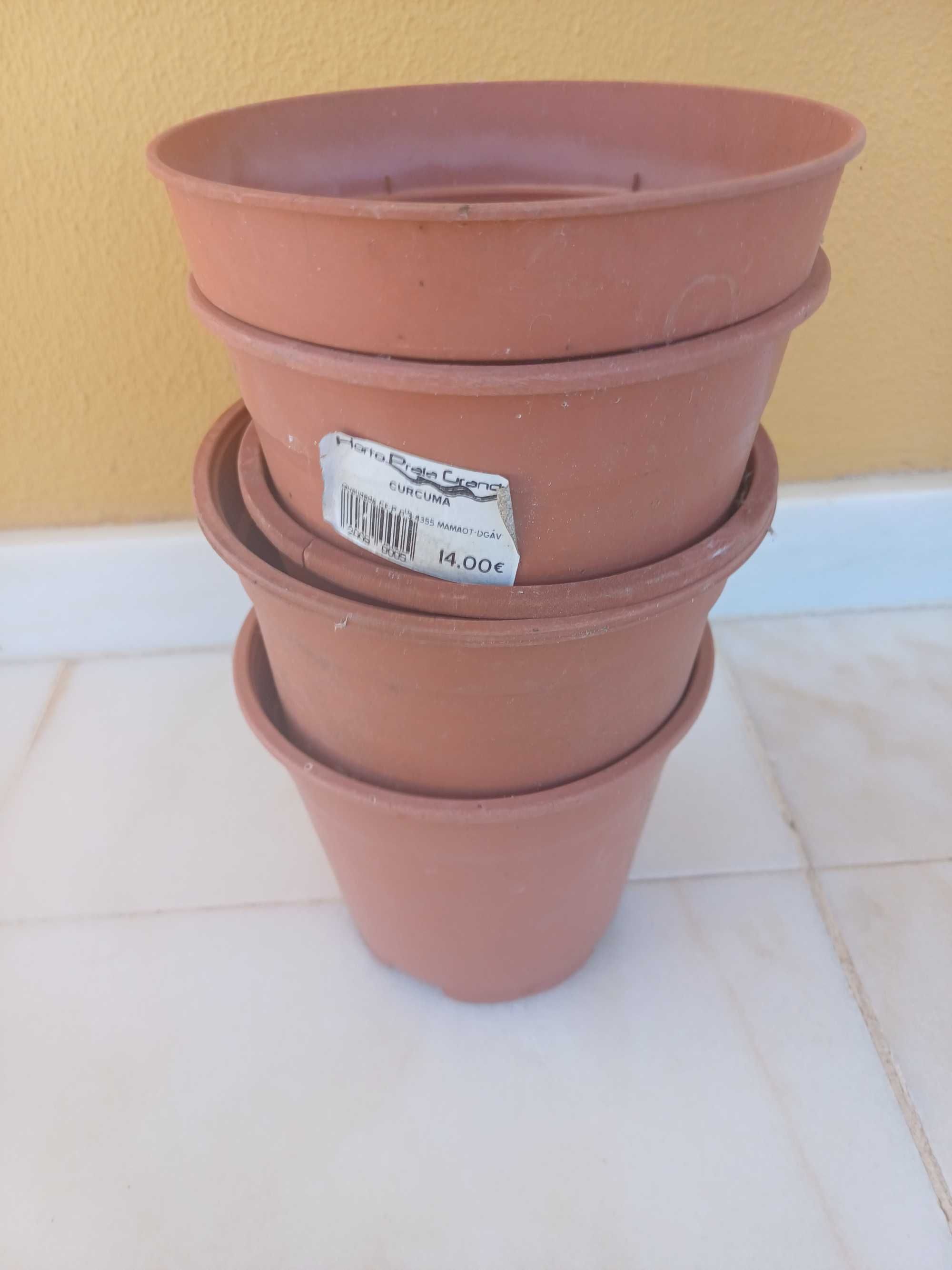 Vasos Barro e Plástico