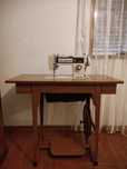 Máquina de costura Oliva + Mesa de suporte (a trabalhar)
