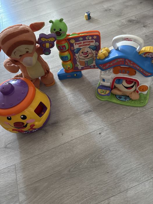 Іграшки музичні Fisher Price горщик, книжечка, будинок, тигр