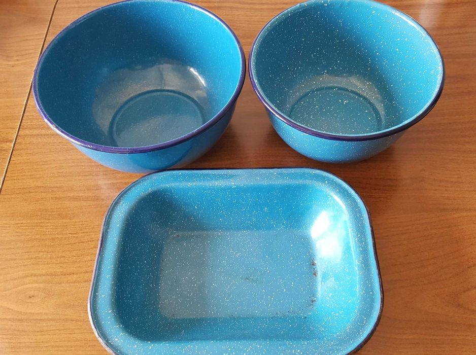Magníficas Tijelas / Taças / Tabuleiro em esmalte azul, vintage