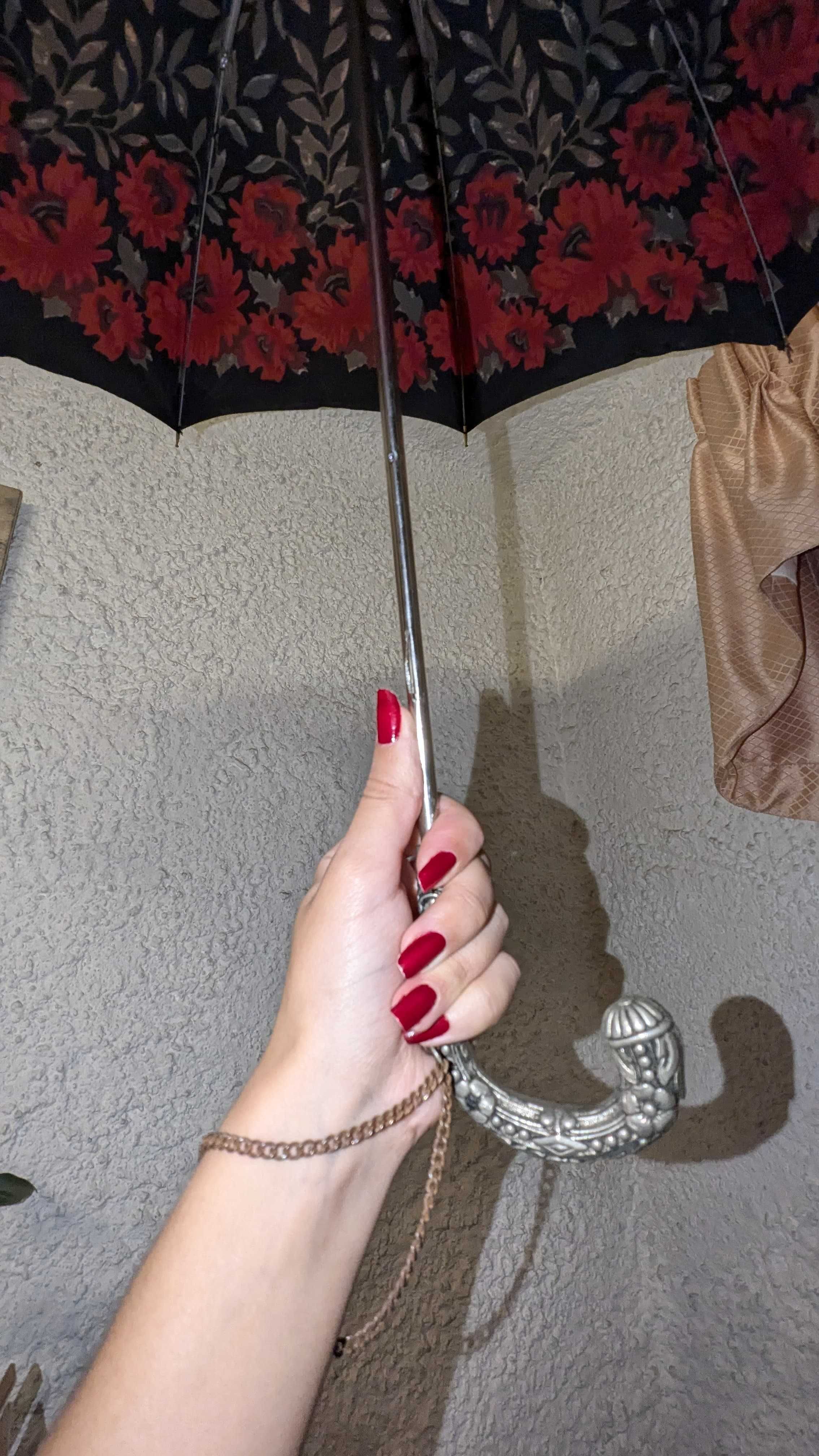 Chapéu de chuva trabalhado em metal maciço e nylon (Antigo)