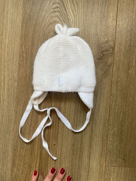 Biała zimowa czapka niemowlęca