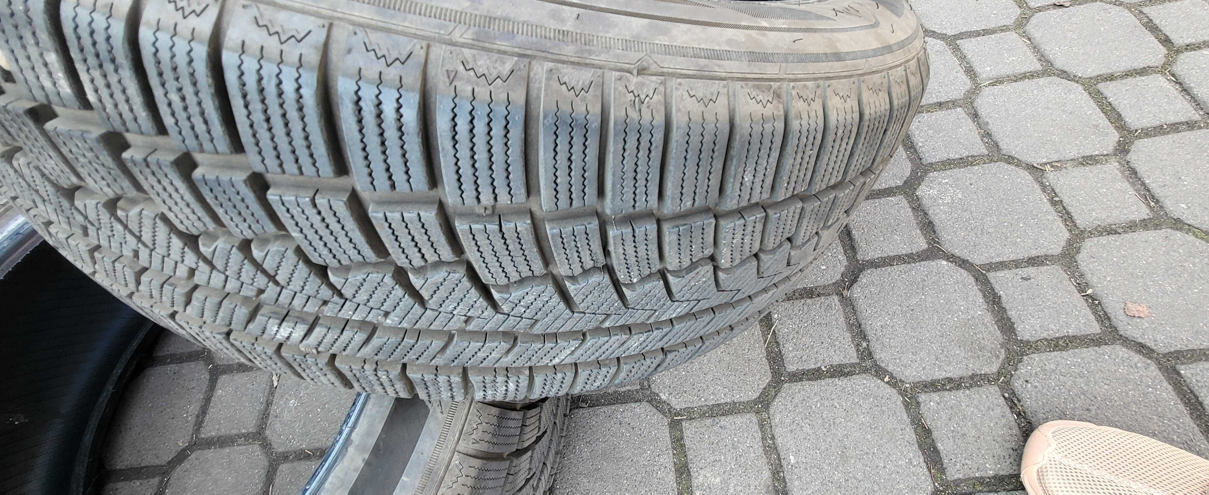 Komplet opon zimowych Zeetex WH1000 SUV 225/55R18 102 V X