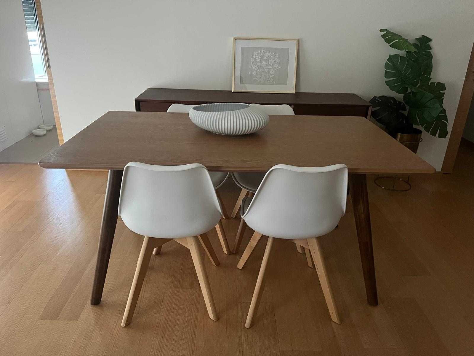 Mesa de jantar em excelente estado