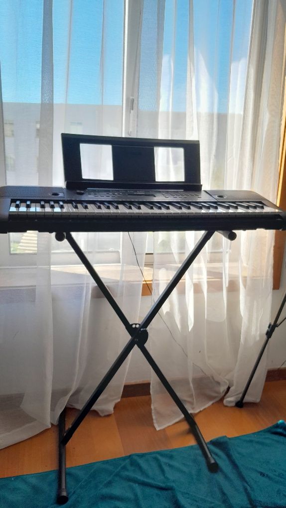 Teclado YAMAHA PSR-E253