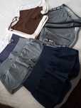 Diversos calcoes e uma camisola
