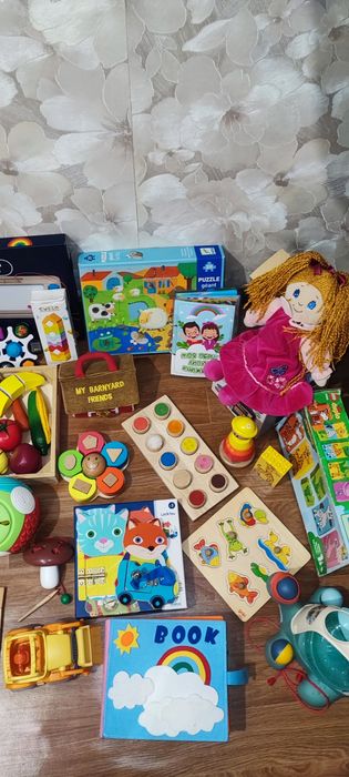 Дитячі цікаві іграшки для дітей від 1 року