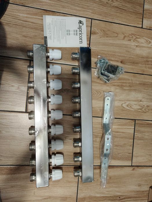 Rozdzielacz ze stali nierdzewnej marki CAPRICORN OPTIMUM1 z 9 sekcjami