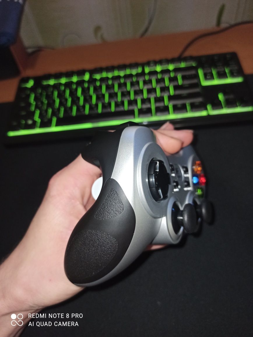 Джойстик Logitech Gamepad F710