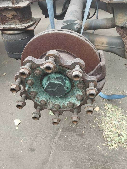 Продам вісь на вантажні причипи