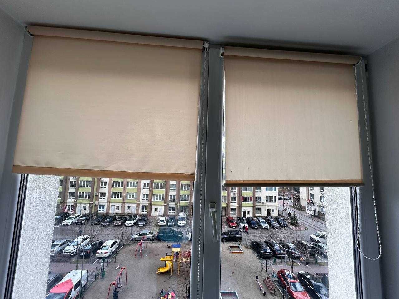 Рулонні штори на вікна б/в