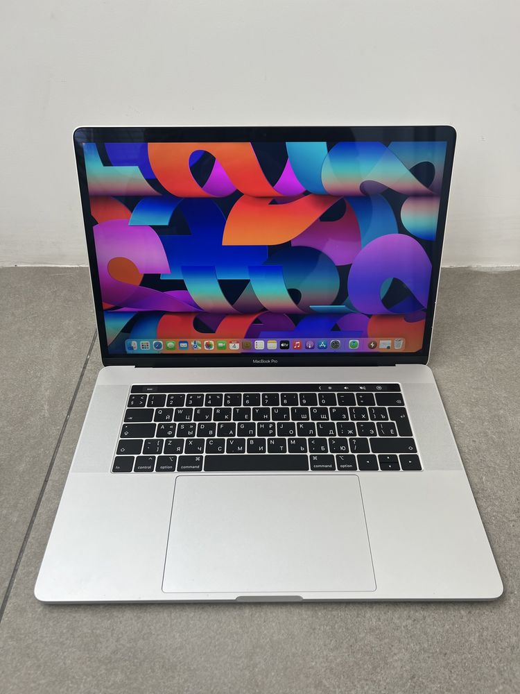 640$ MacBook Pro 15 2018 2,6GHz / i7 / 16 GB / 512gb SSD