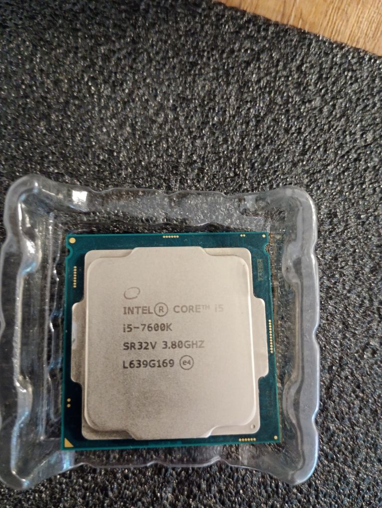 Procesor Intel Core i5 -7600k SR32V
