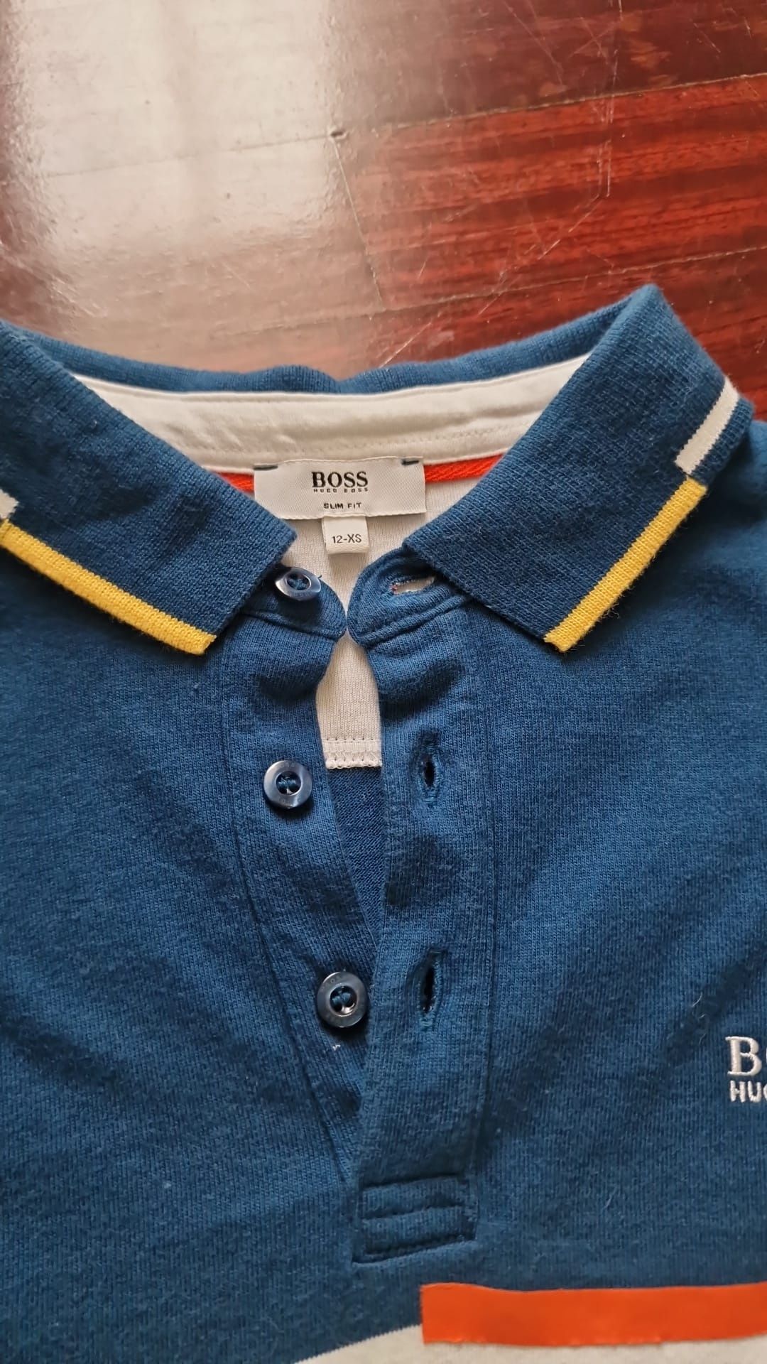 HUGO BOSS camisa amarela, azul e branca