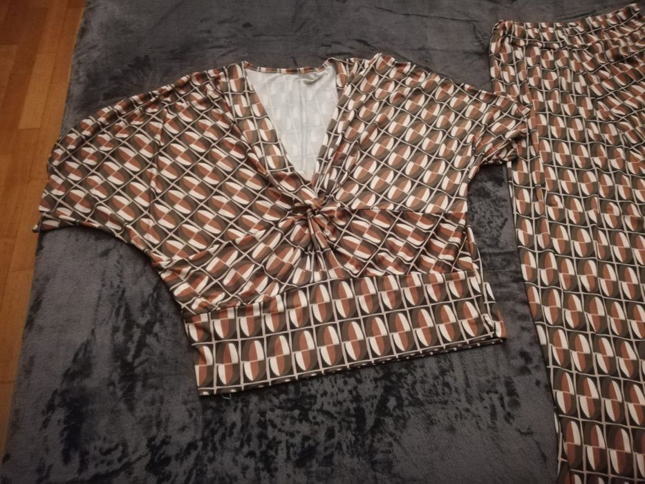 Conjunto saia midi e corpete