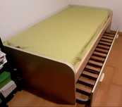 Mobília de quarto solteiro.