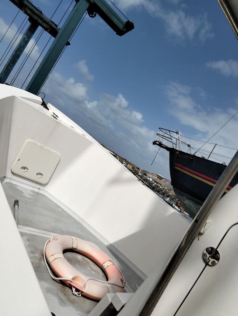 Barco de sonho semi-novo com 7 m