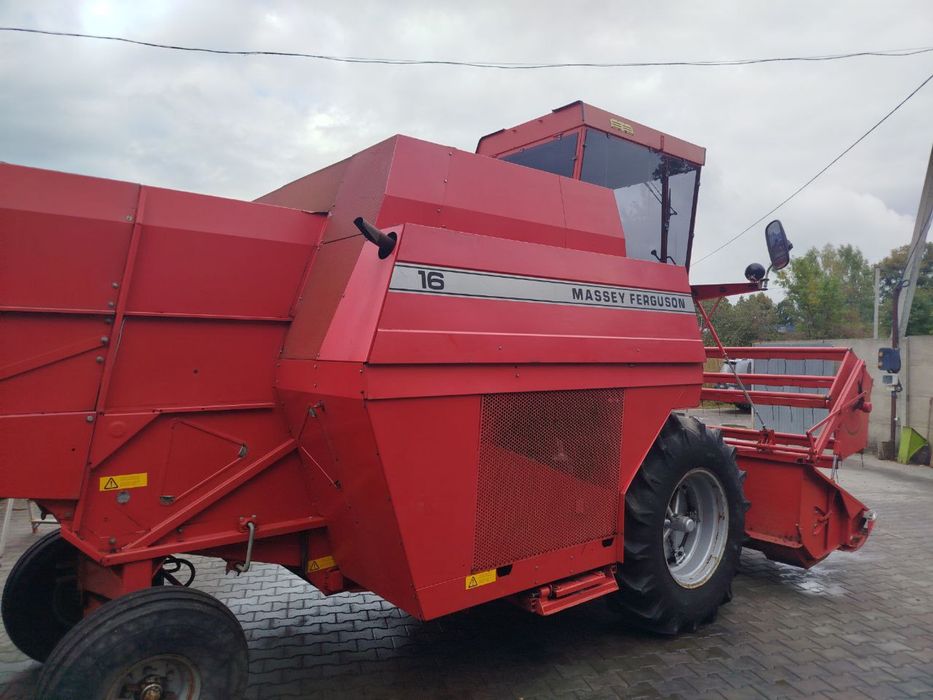 Комбайн зернозербовий Massey Ferguson 16. Масей Фергусон 16