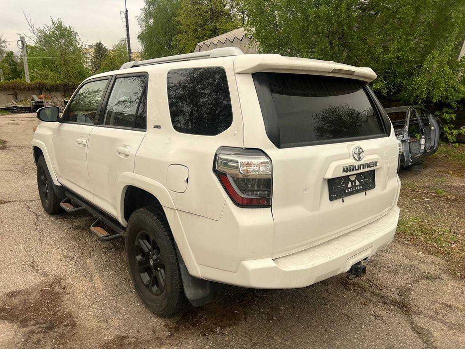 Разбираємо Toyota 4Runner Sr5 2015 White 4.0L 6