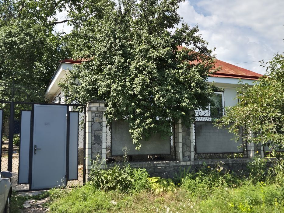 Продаж будинку по вулиці Миру