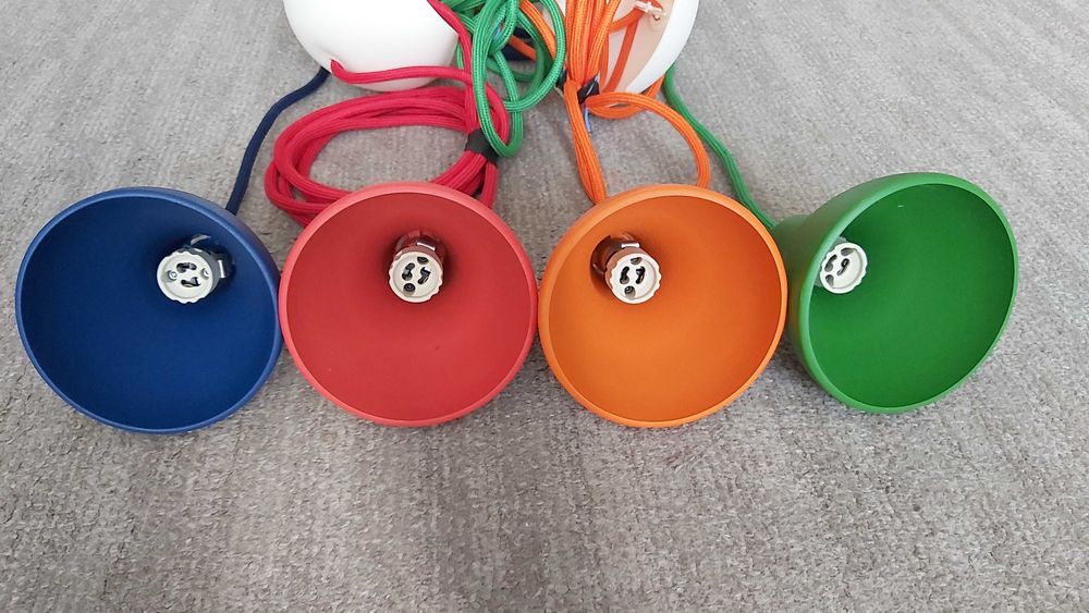 Szklana lampa wisząca, wysoka jakość wykonania i materiałów.
