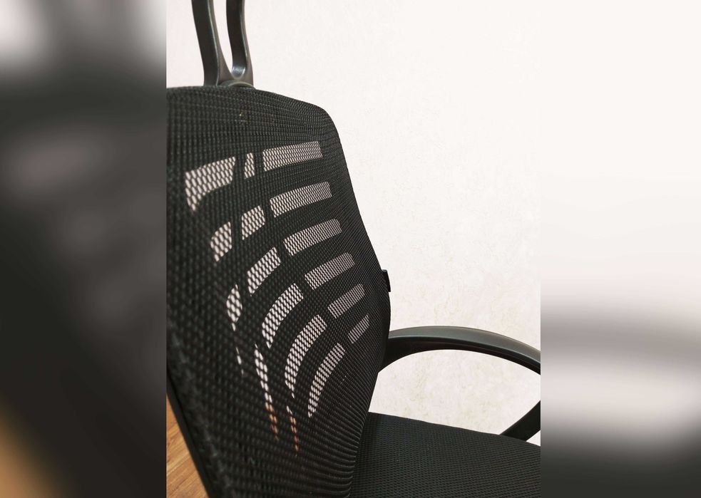 Чорне комп'ютерне крісло Boston на коліщатках зручний стілець офісний