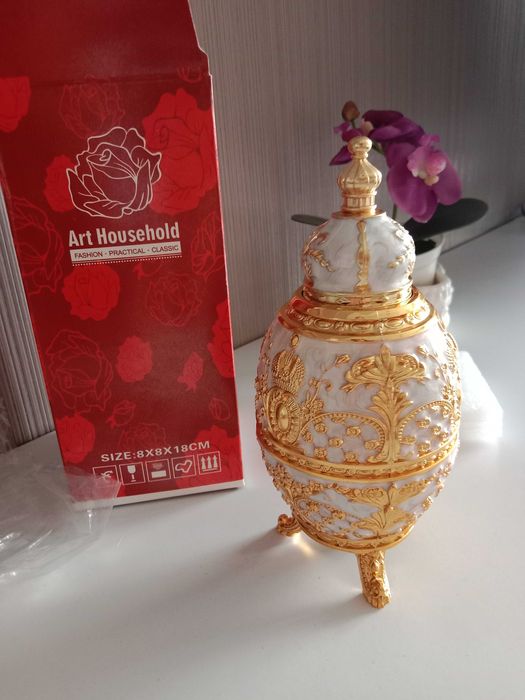 Яскраве приладдя для святкових днів