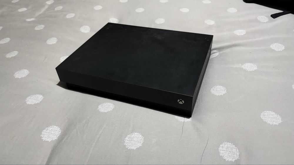 Xbox One X Semi Nova