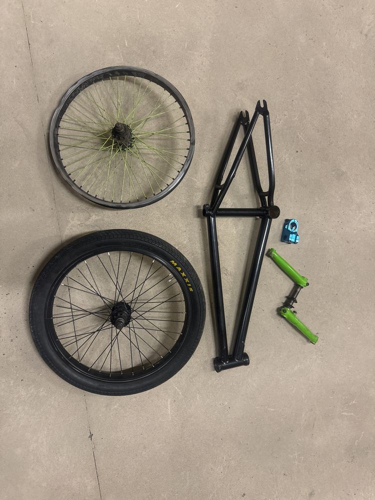 Bmx czesci rama felgi kola kolo schwalbe opona support mostek