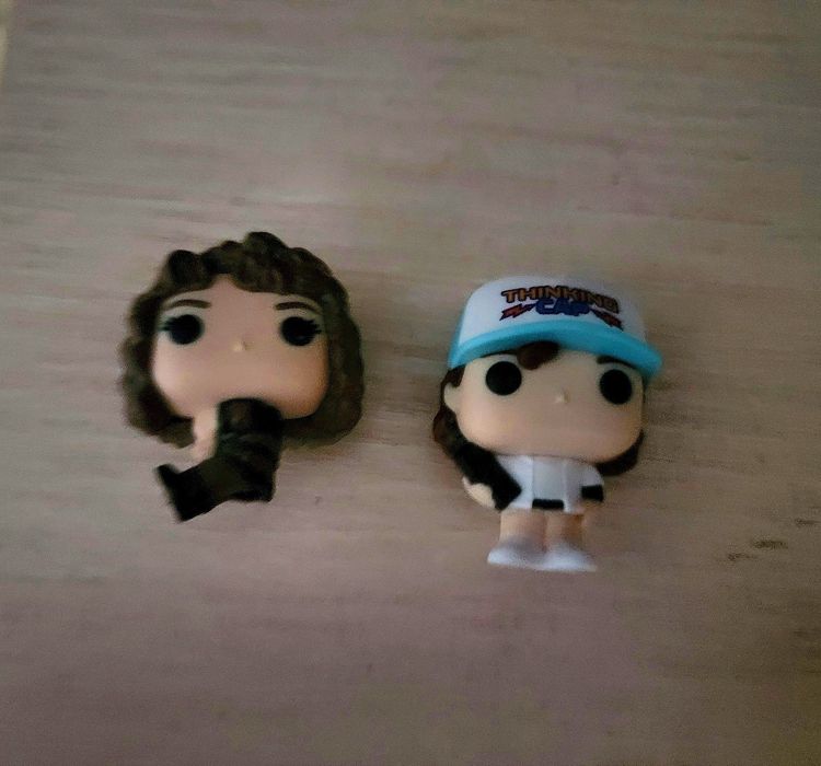 Обмен фигурок Дастина и Нэнси