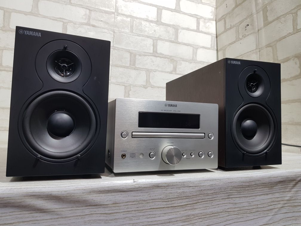 Музичний центр YAMAHA MCR-332, *2x30 Вт, USB, б/у з Німеччини