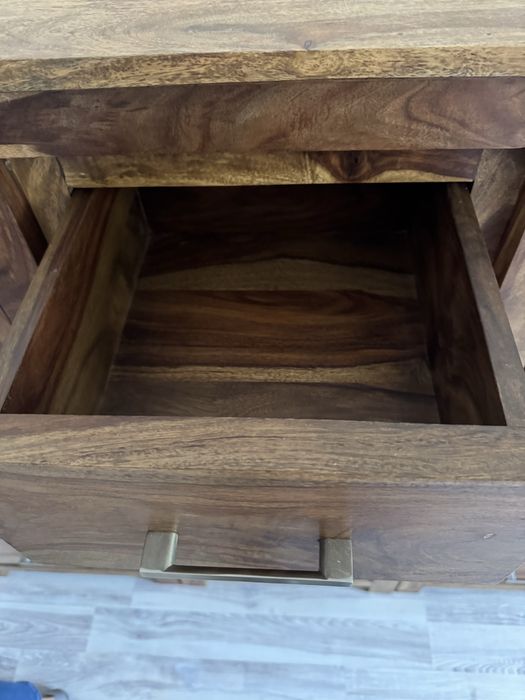 Komody, reagał i konsola