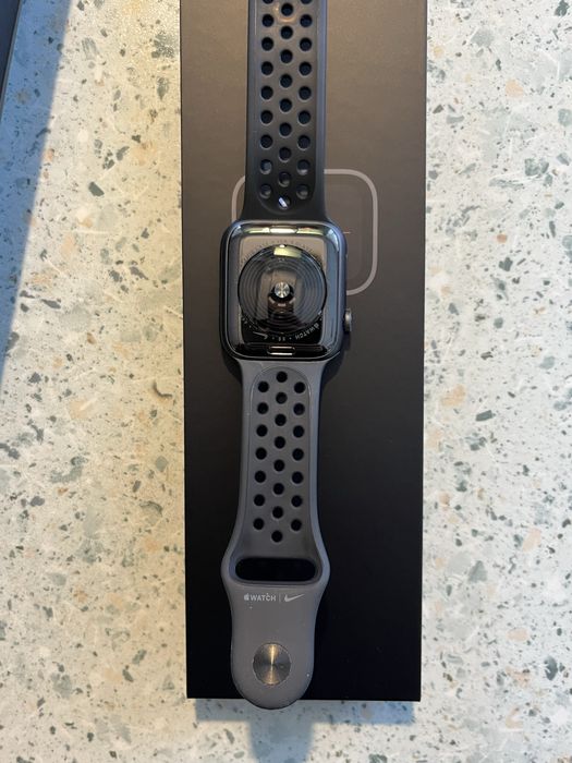 Apple Watch SE 44mm Midnight Nike Edition