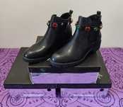 Botas pretas H&D - 39 e 40- Novo

- Tamanhos: 39 e 40
- Fabricado em P