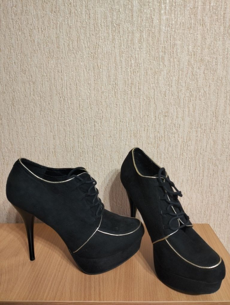 Жіноче взуття на каблуку