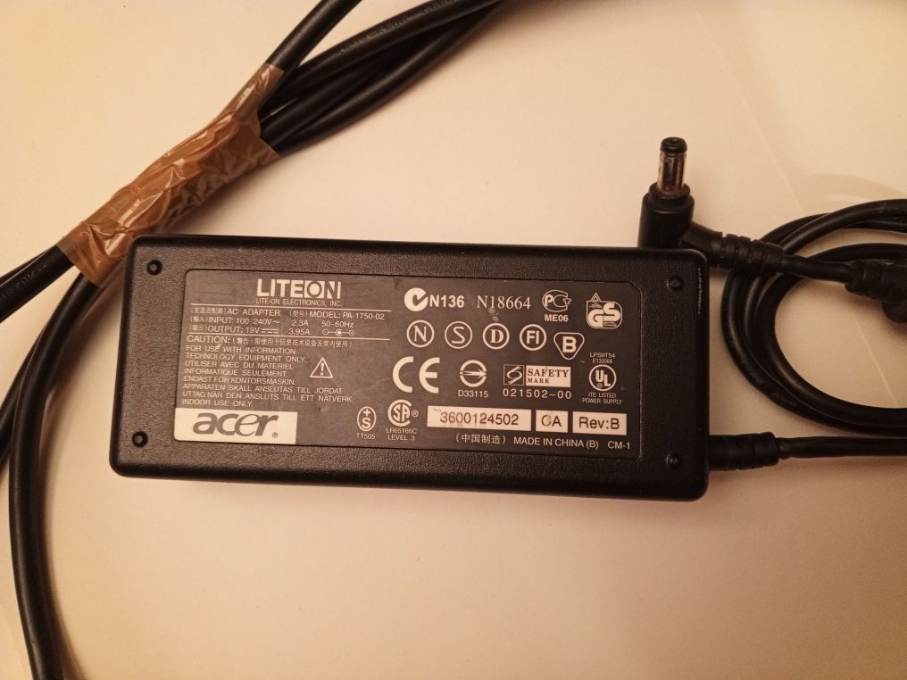 Ładowarka Acer AC -  PA-1750-02  - /input 100-240V~ 2,3A- 19A =3,95A
