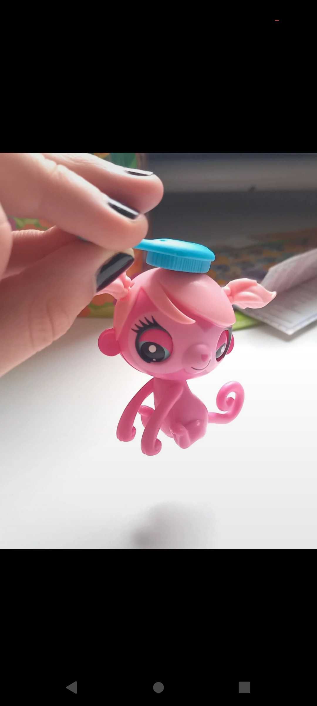 Zestaw 7 oryginalnych figurek Littlest Pet Shop + 134 sztuki naklejek